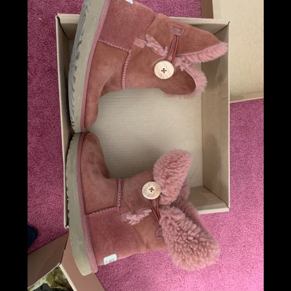 Red Bailey button uggs - Picture 2 of 4